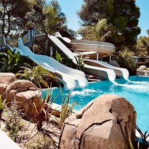 https://camping-el-garrofer-sitges.catalonia-hotels.com