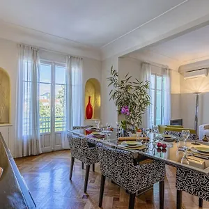Victor Hugo - Beautiful - View Over Garden Apartment